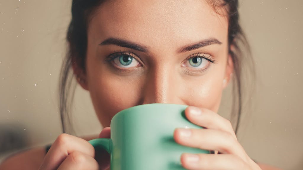 ¿Se puede tomar café cuando estás menstruando?